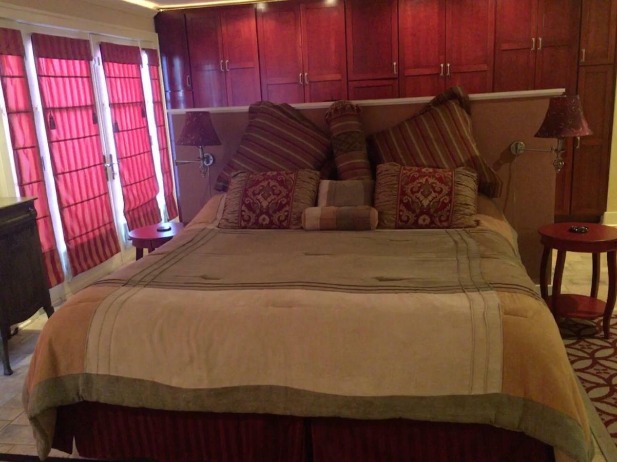 The Villa Bed & Breakfast (Adults Only) Tacoma Room photo