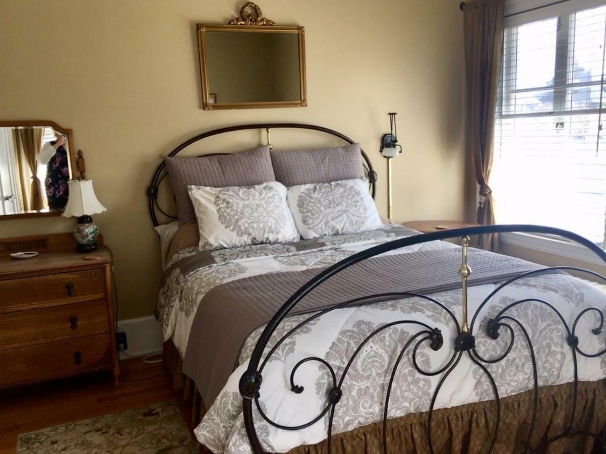 The Villa Bed & Breakfast (Adults Only) Tacoma Room photo